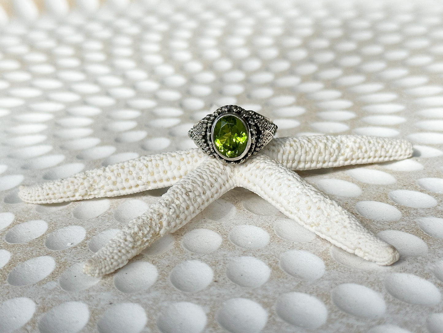 Sterling Silver & Peridot Selumbung Ring