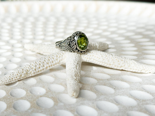 Sterling Silver & Peridot Selumbung Ring