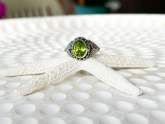 Sterling Silver & Peridot Selumbung Ring
